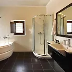 Harmony Luxury Private Villa Fira (Santorini)