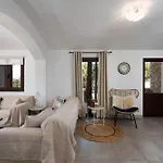 Harmony Luxury Private Fira (Santorini)
