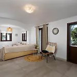 Harmony Luxury Private Fira (Santorini)