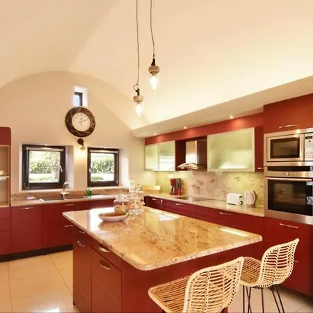 Harmony Luxury Private Villa Fira (Santorini)