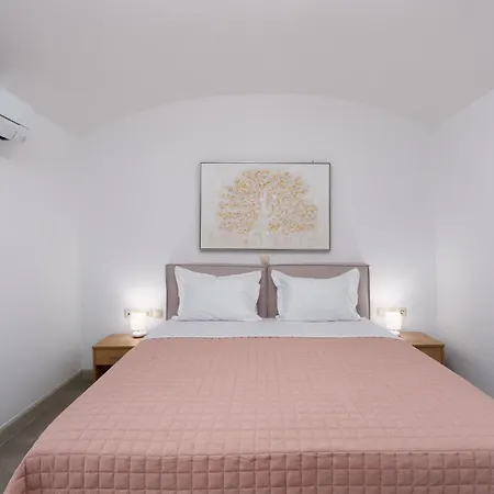 Harmony Luxury Private Villa Fira (Santorini)