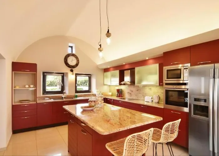 Harmony Luxury Private Villa Fira (Santorini)