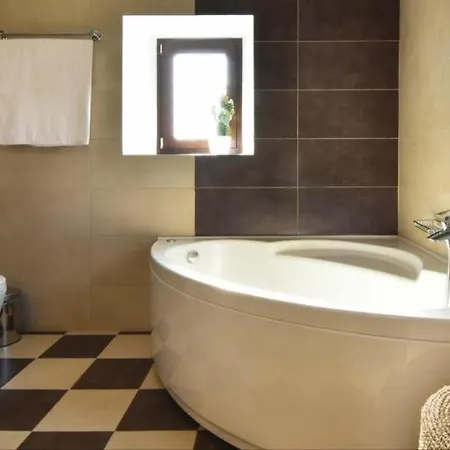 Harmony Luxury Private Fíra