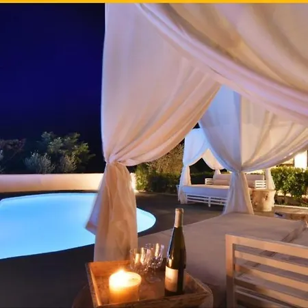 Harmony Luxury Private Fíra