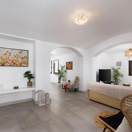 Harmony Luxury Private Fíra