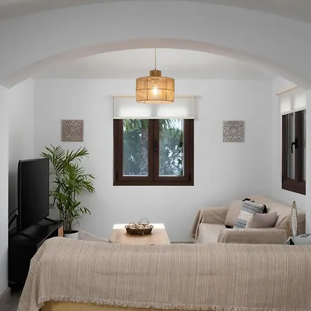 Harmony Luxury Private Fíra