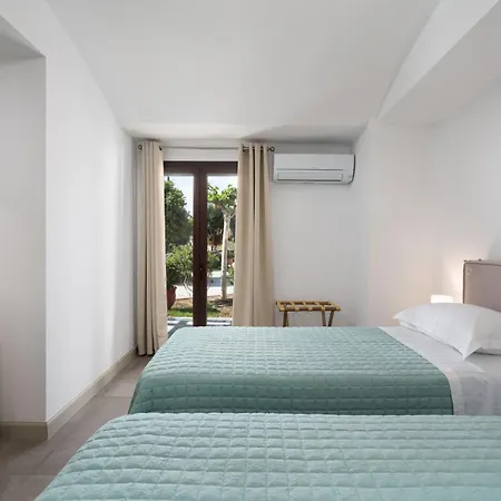 Harmony Luxury Private Fíra