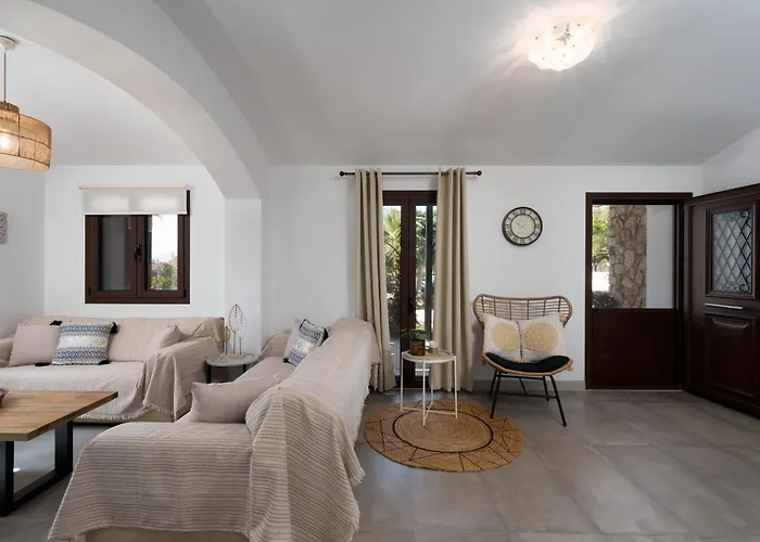 Harmony Luxury Private ثيرا