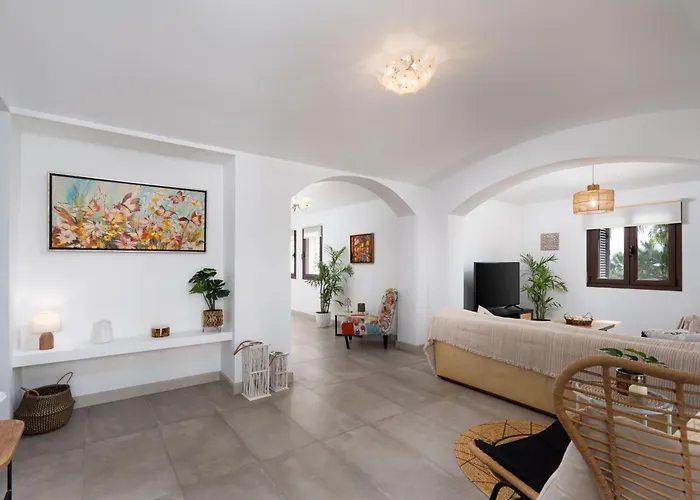 Harmony Luxury Private ثيرا