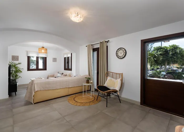 Harmony Luxury Private ثيرا